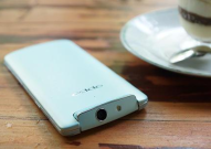 oppo n1 mini,旋转镜头自拍神器，时尚轻便的迷你旗舰