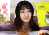 娱乐吃瓜酱姐姐爱吃零食,揭秘娱乐界的甜蜜秘密